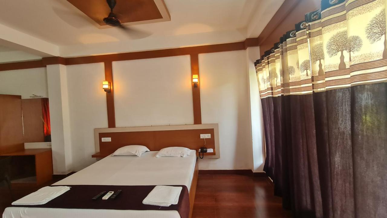 Hotel Exotica Squares Lakshmanpur Exterior foto