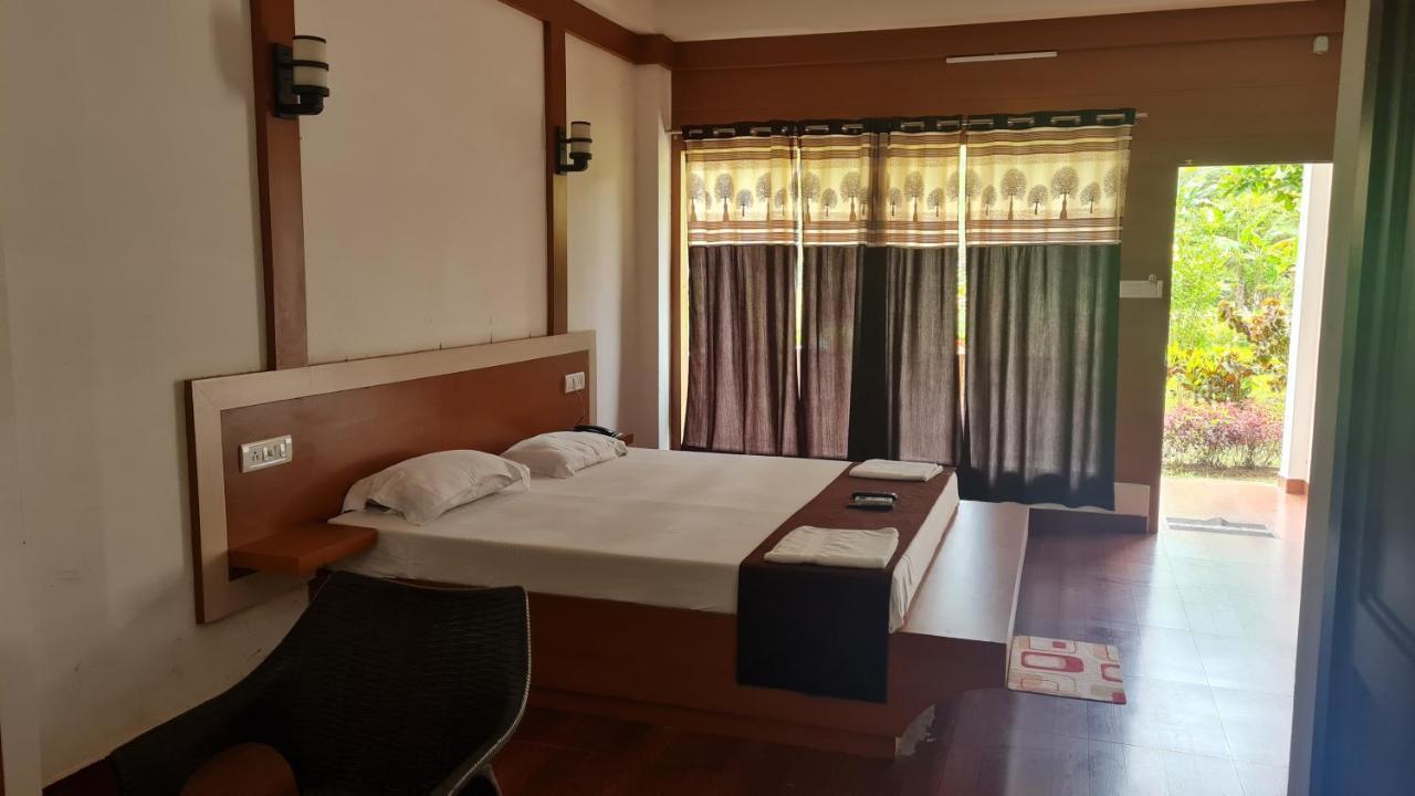 Hotel Exotica Squares Lakshmanpur Exterior foto