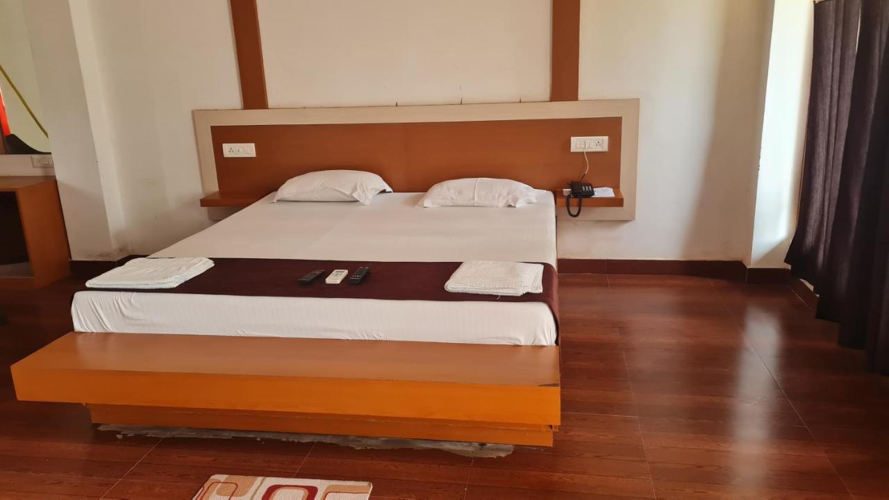 Hotel Exotica Squares Lakshmanpur Exterior foto