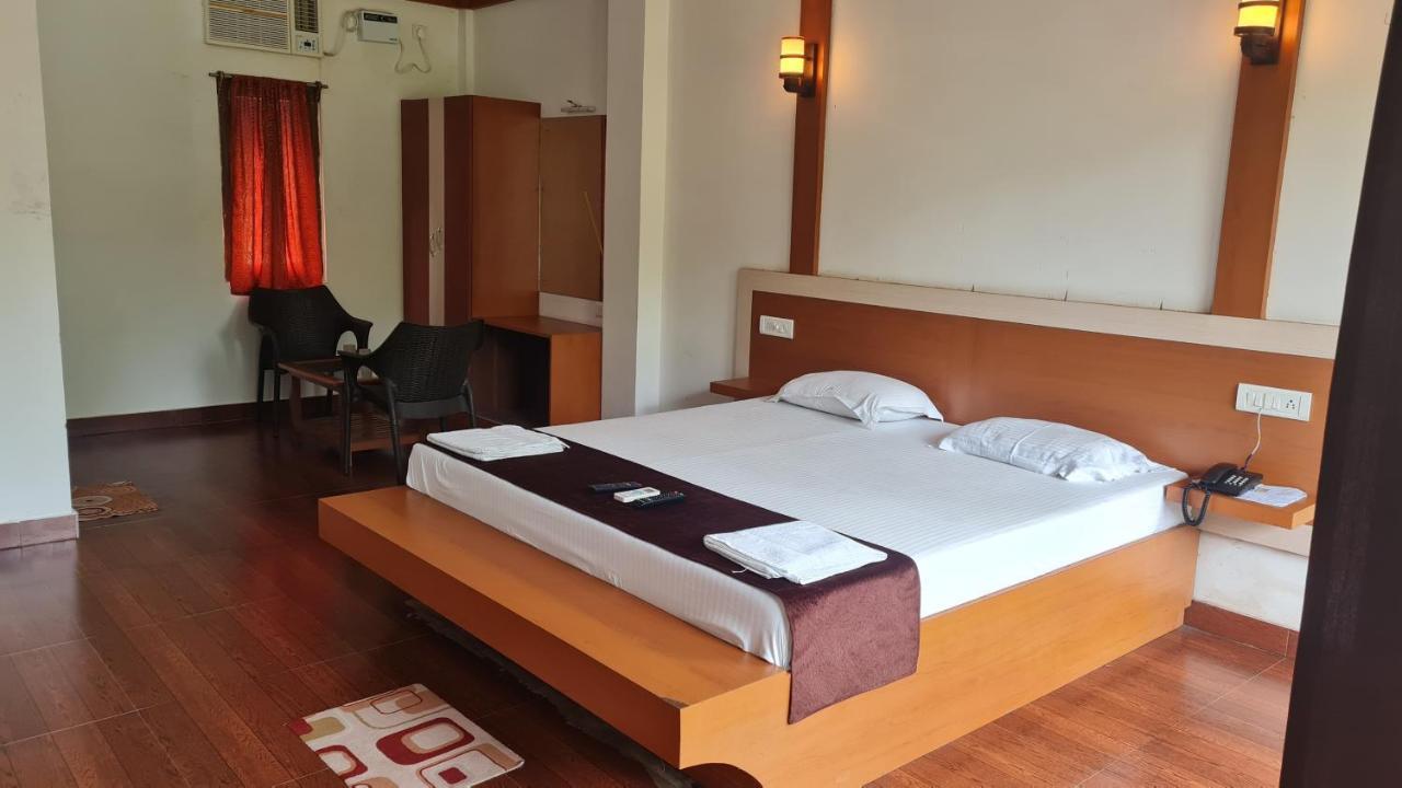 Hotel Exotica Squares Lakshmanpur Exterior foto